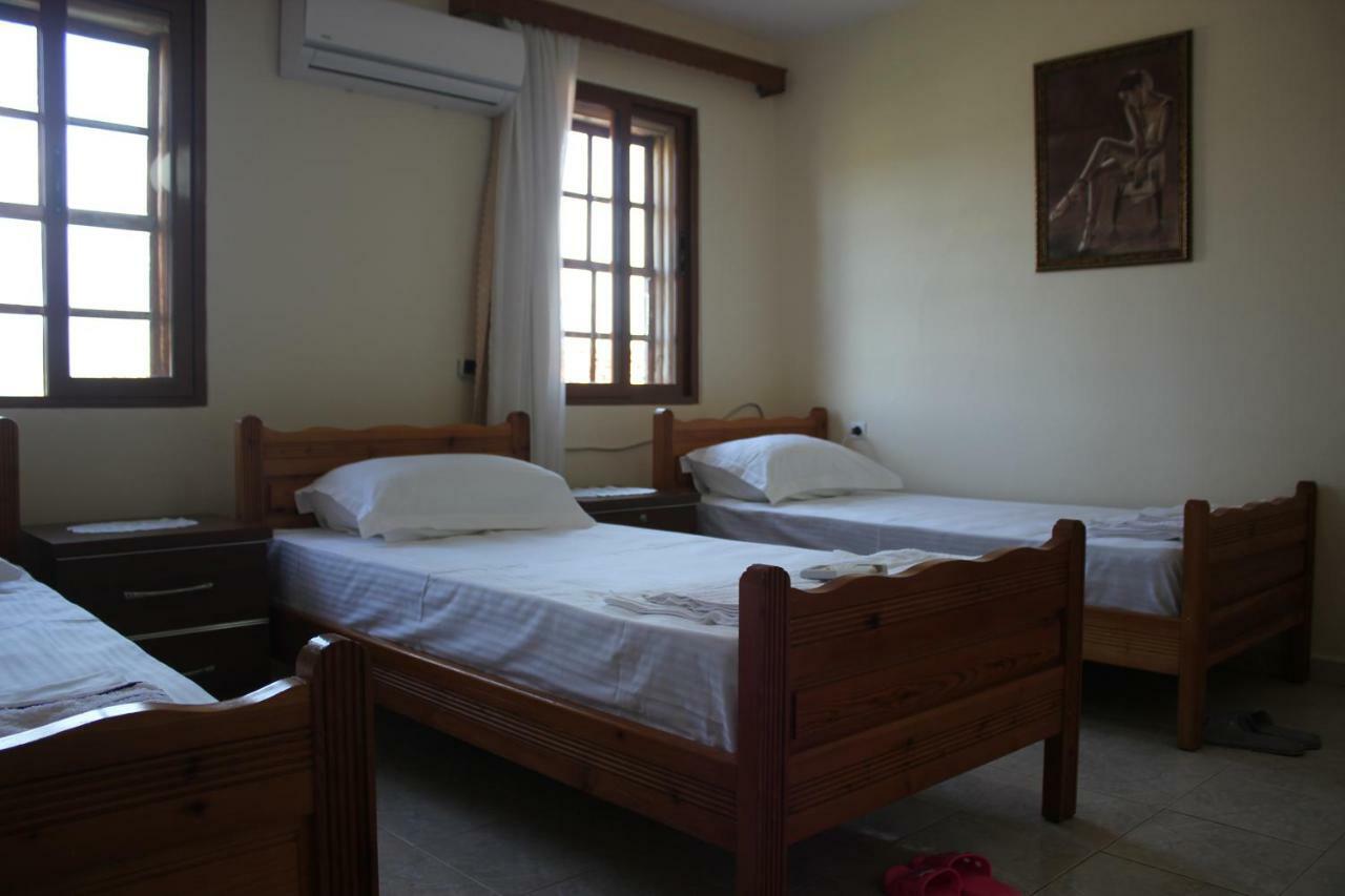Guest House Toli Inside Berat Castle Bagian luar foto